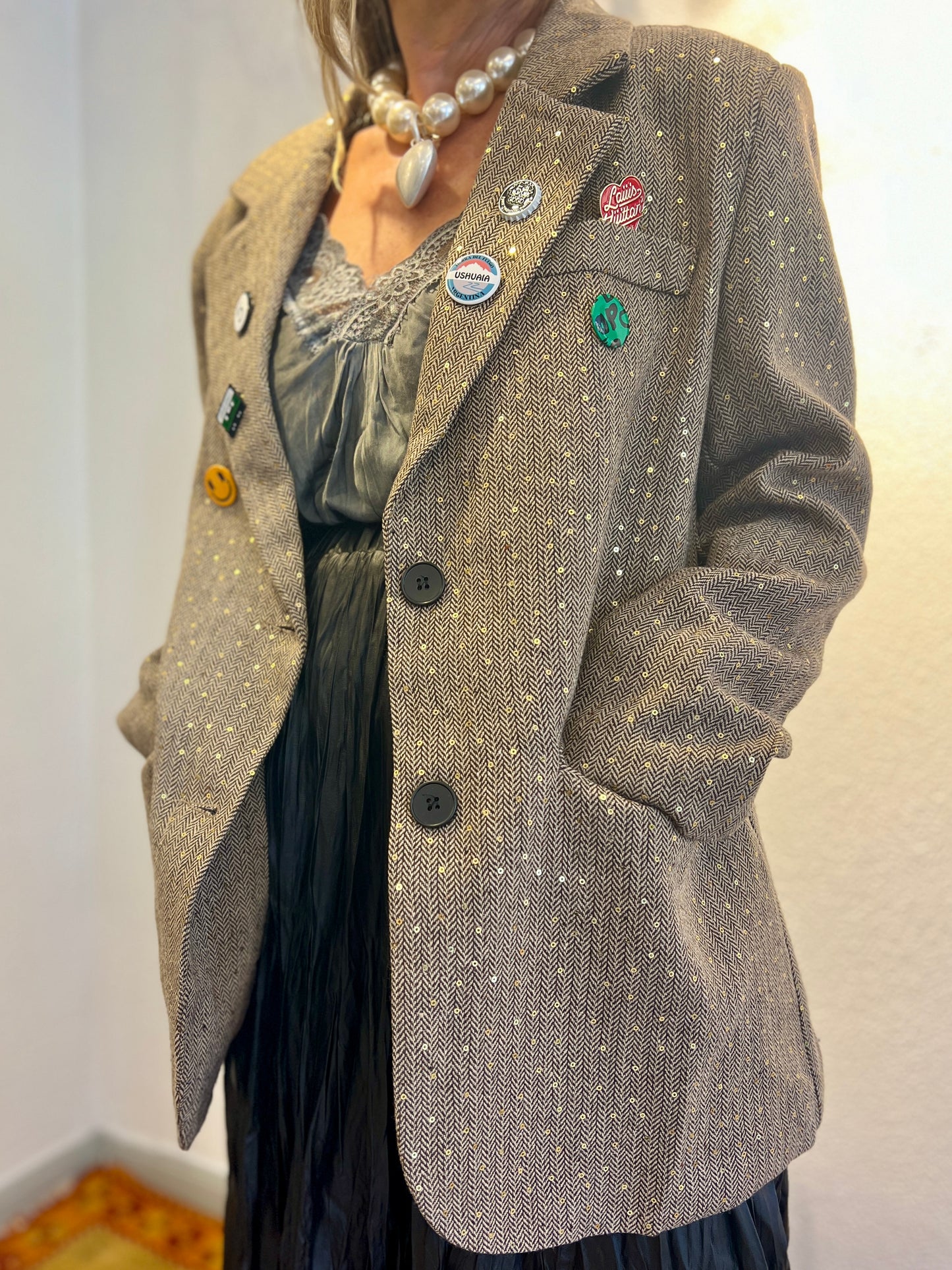 Blazer pins e lantejoulas