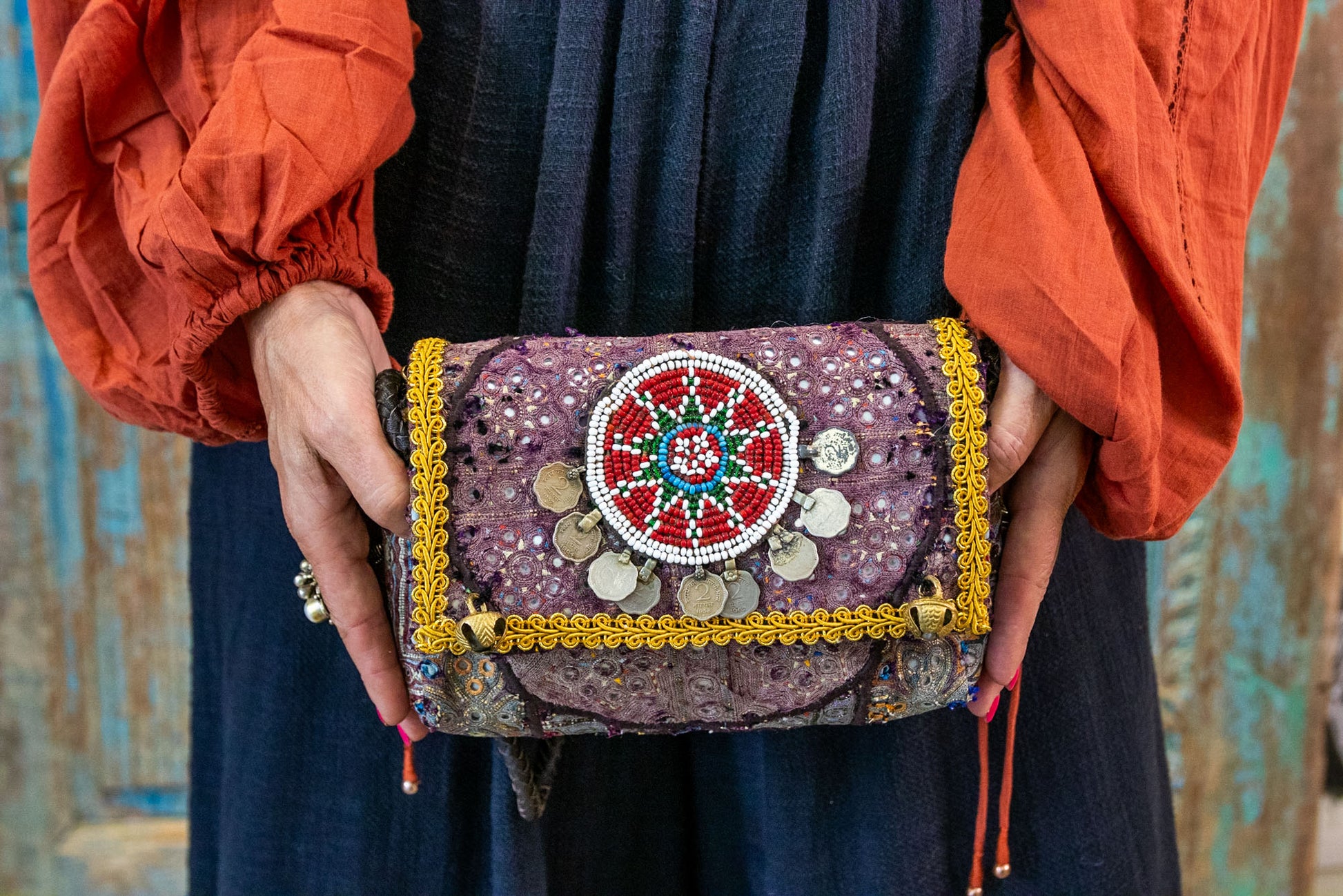 Clutch India com tecido e peças antigas (Originais) - Tendências Online Store