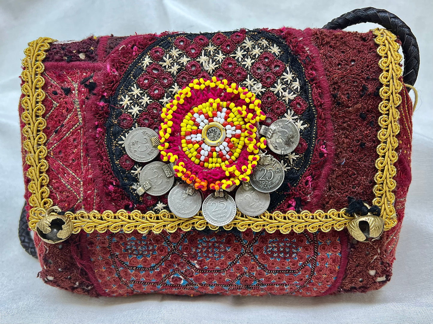 Clutch India com tecido e peças antigas (Originais) - Tendências Online Store